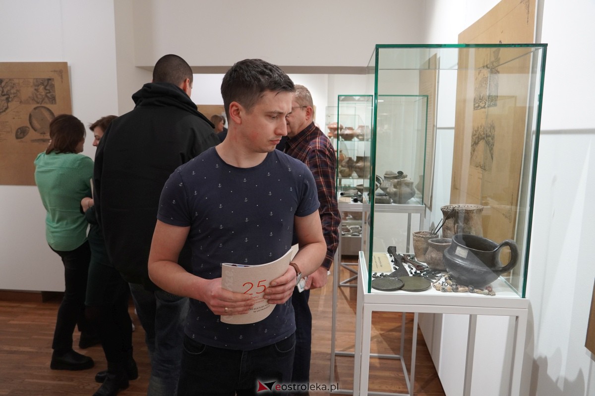 Ostrołęka: Wernisaż wystawy Ukraina przed wiekami w Muzeum Kultury Kurpiowskiej [09.02.2024] - zdjęcie #2 - eOstroleka.pl