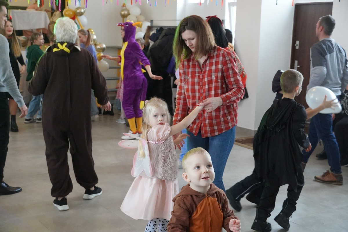 Bal karnawałowy w Jarnutach [10.02.2024] - zdjęcie #55 - eOstroleka.pl