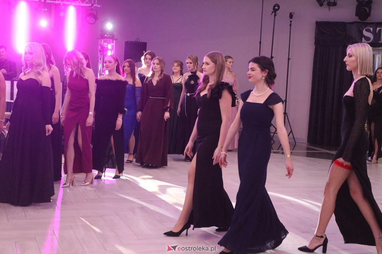 Studniówka II LO w Ostrołęce 2024 [10.02.2024] - zdjęcie #228 - eOstroleka.pl