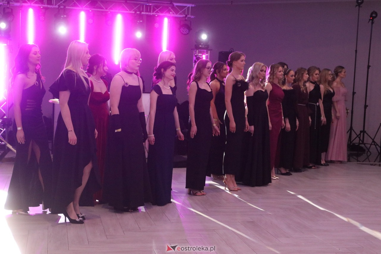 Studniówka II LO w Ostrołęce 2024 [10.02.2024] - zdjęcie #221 - eOstroleka.pl