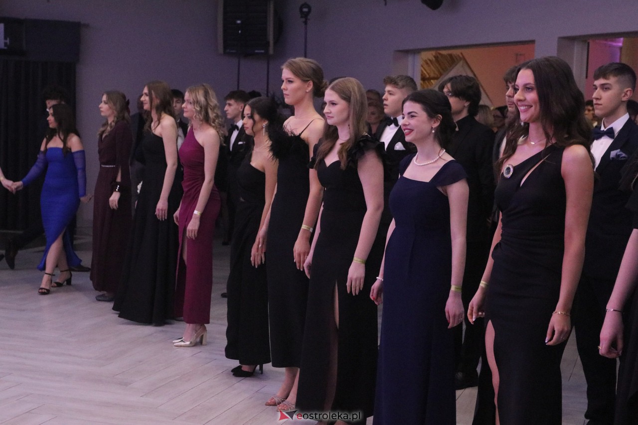 Studniówka II LO w Ostrołęce 2024 [10.02.2024] - zdjęcie #200 - eOstroleka.pl