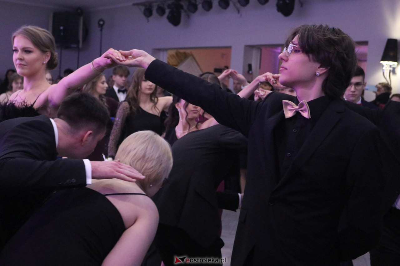 Studniówka II LO w Ostrołęce 2024 [10.02.2024] - zdjęcie #195 - eOstroleka.pl