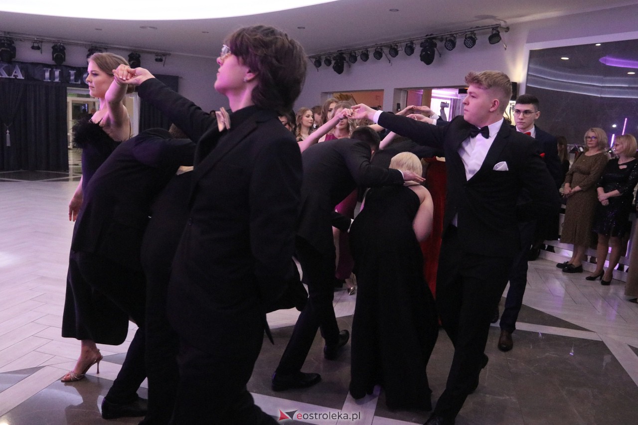 Studniówka II LO w Ostrołęce 2024 [10.02.2024] - zdjęcie #194 - eOstroleka.pl
