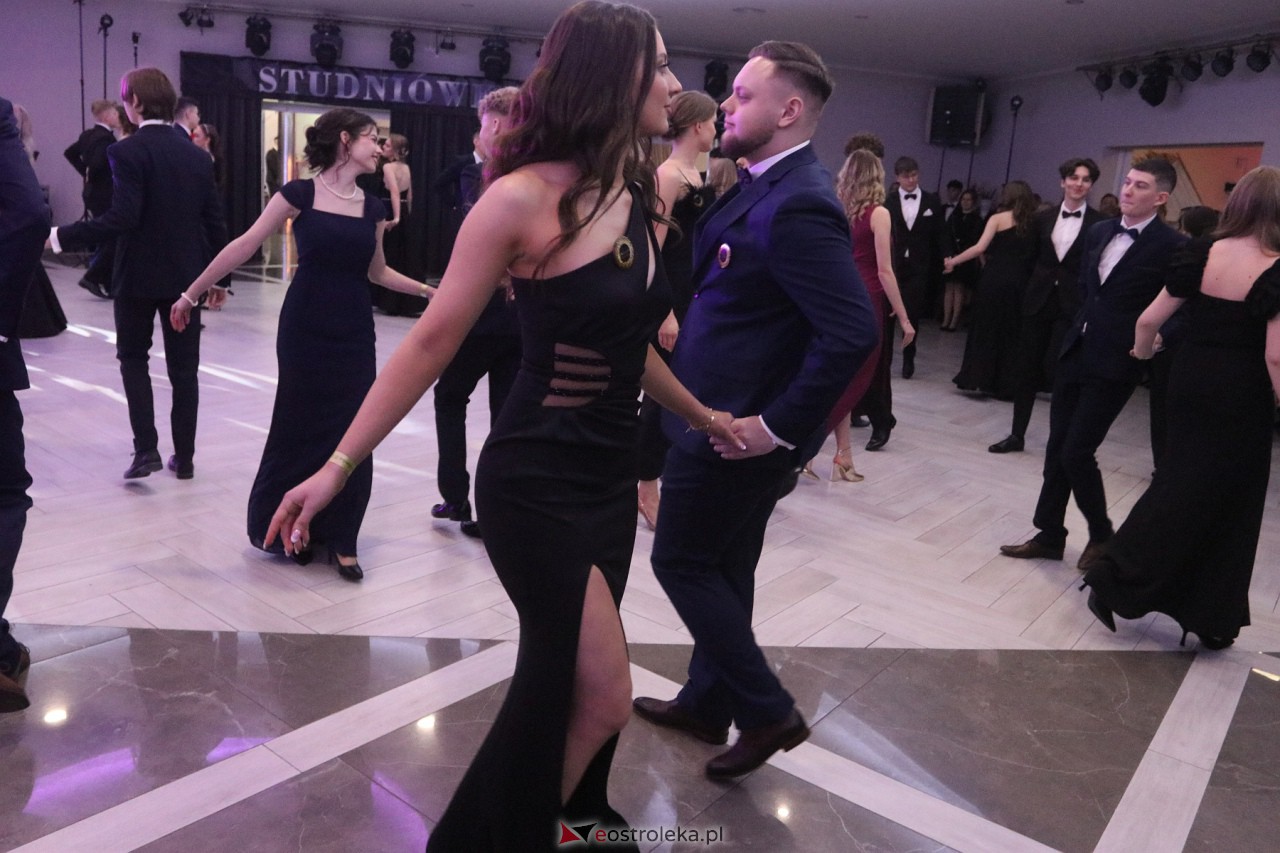 Studniówka II LO w Ostrołęce 2024 [10.02.2024] - zdjęcie #189 - eOstroleka.pl