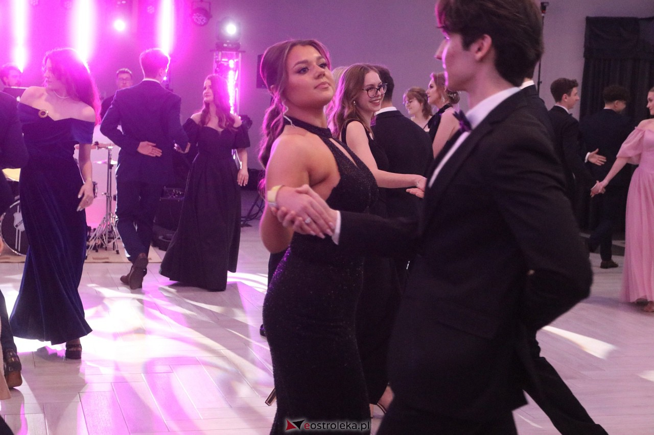 Studniówka II LO w Ostrołęce 2024 [10.02.2024] - zdjęcie #186 - eOstroleka.pl