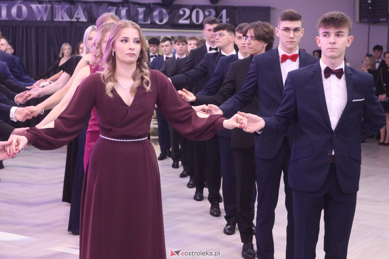 Studniówka II LO w Ostrołęce 2024 [10.02.2024] - zdjęcie #183 - eOstroleka.pl