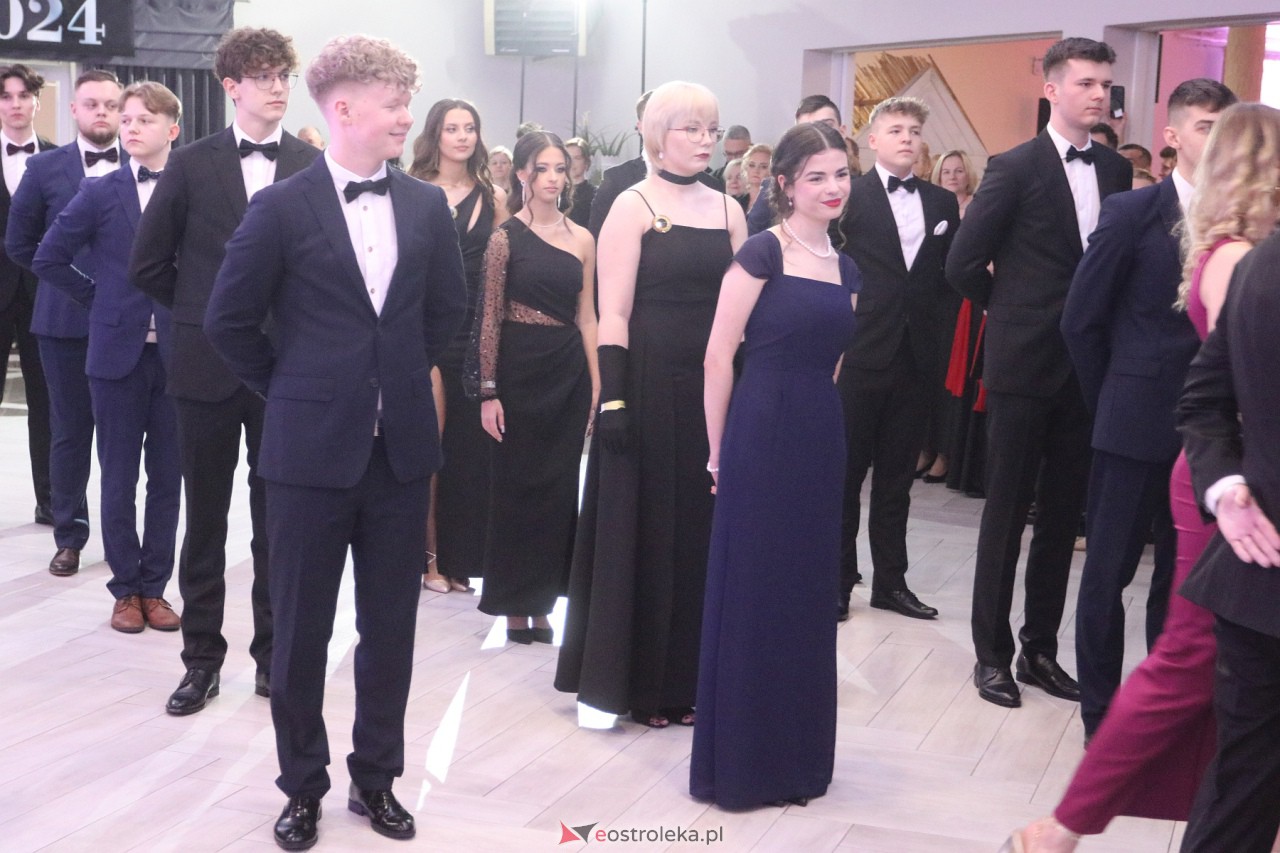 Studniówka II LO w Ostrołęce 2024 [10.02.2024] - zdjęcie #171 - eOstroleka.pl