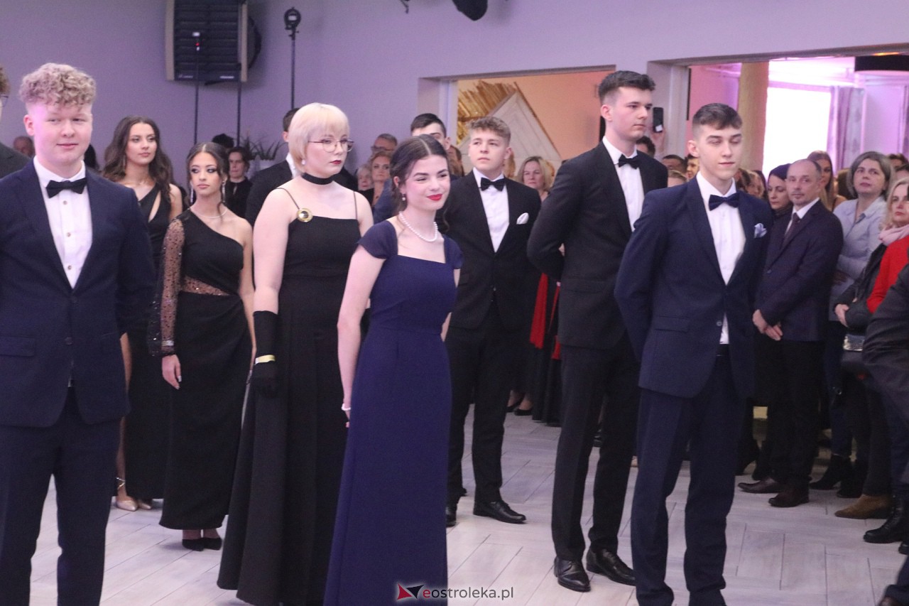 Studniówka II LO w Ostrołęce 2024 [10.02.2024] - zdjęcie #170 - eOstroleka.pl