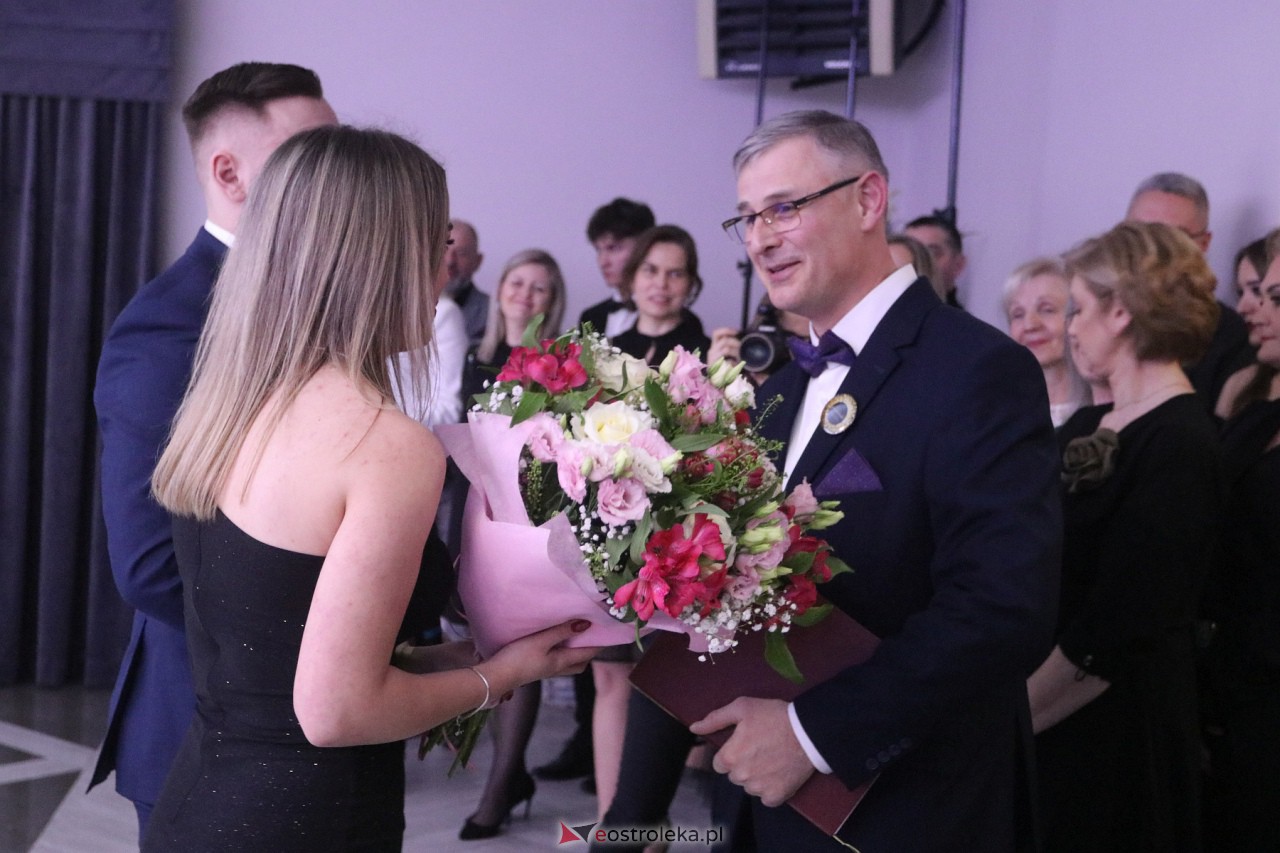 Studniówka II LO w Ostrołęce 2024 [10.02.2024] - zdjęcie #161 - eOstroleka.pl