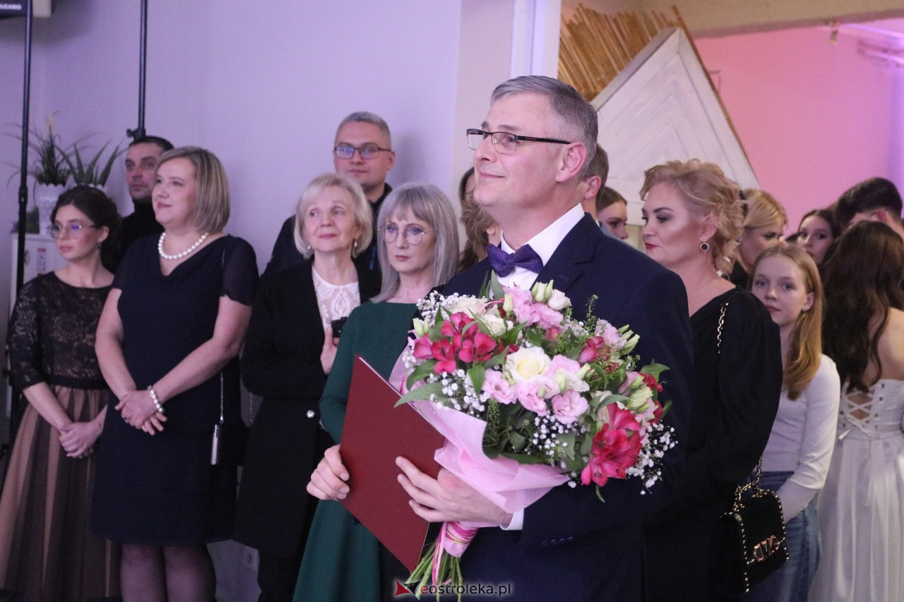 Studniówka II LO w Ostrołęce 2024 [10.02.2024] - zdjęcie #159 - eOstroleka.pl