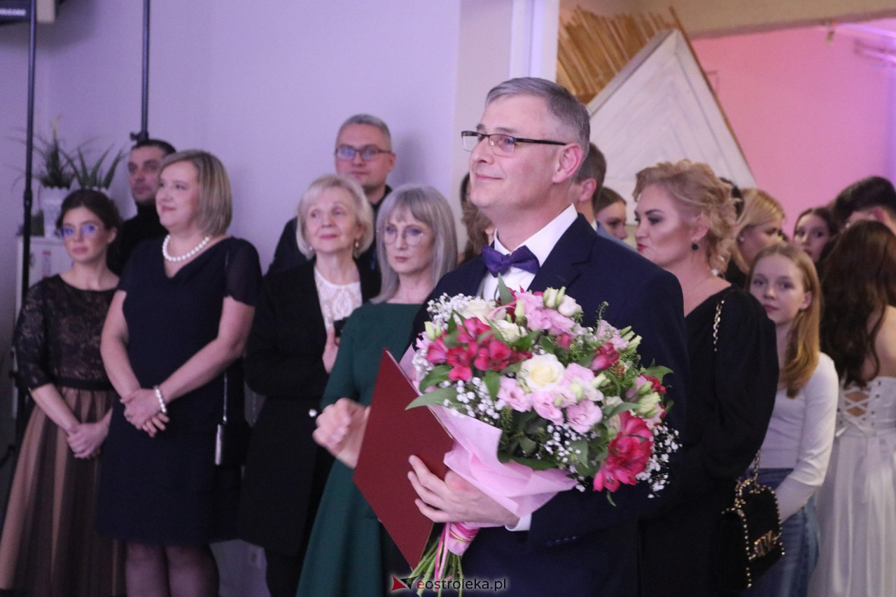 Studniówka II LO w Ostrołęce 2024 [10.02.2024] - zdjęcie #158 - eOstroleka.pl