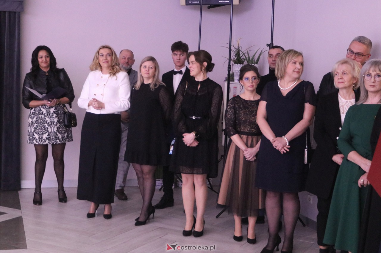 Studniówka II LO w Ostrołęce 2024 [10.02.2024] - zdjęcie #157 - eOstroleka.pl