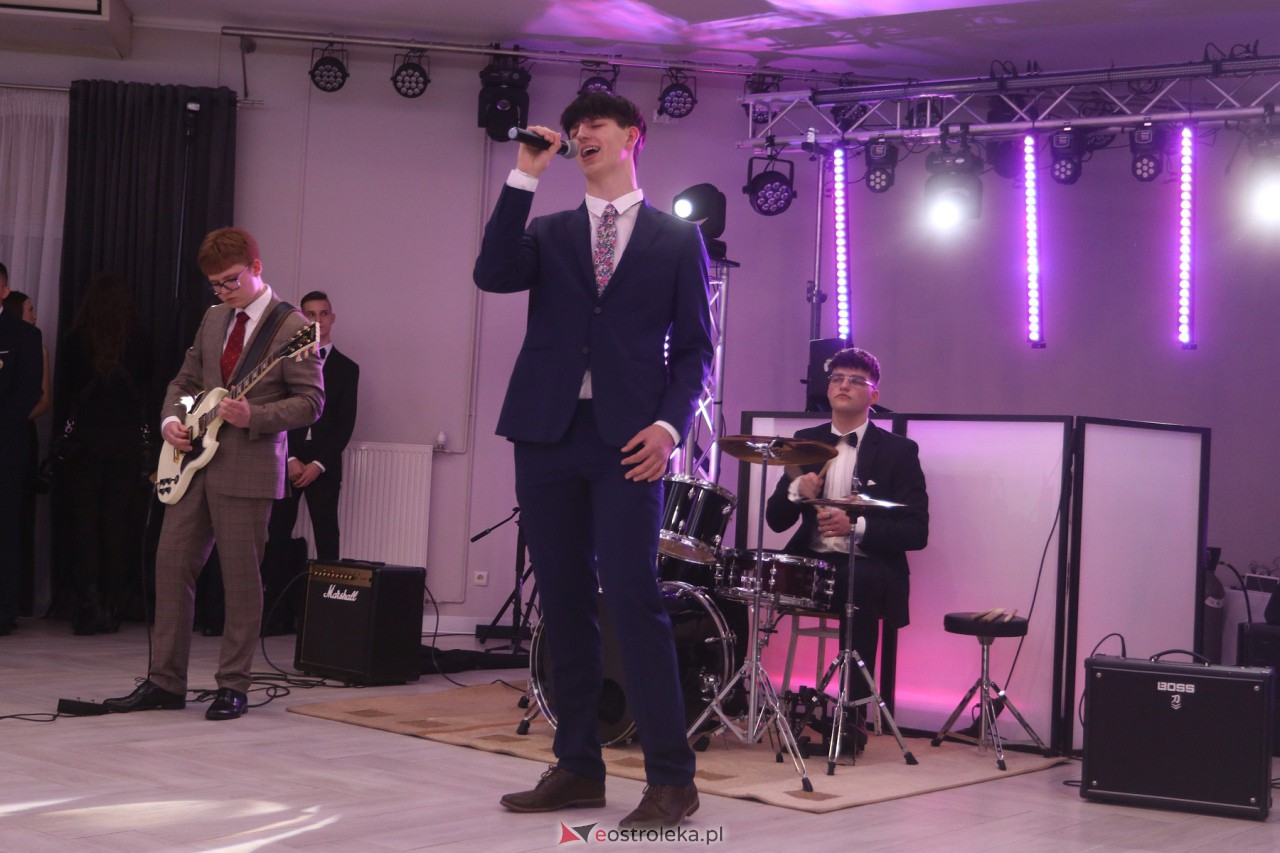 Studniówka II LO w Ostrołęce 2024 [10.02.2024] - zdjęcie #150 - eOstroleka.pl