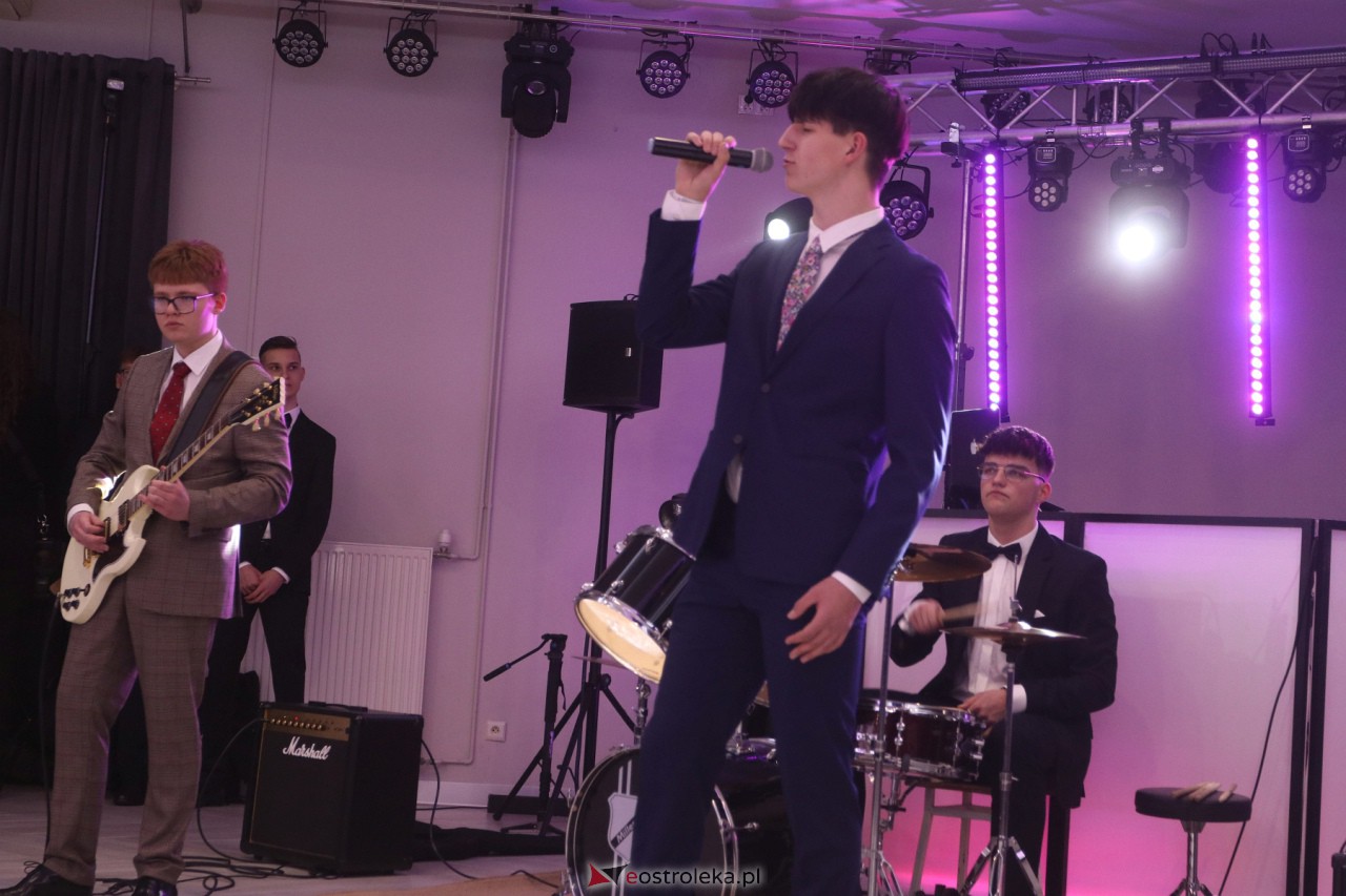 Studniówka II LO w Ostrołęce 2024 [10.02.2024] - zdjęcie #149 - eOstroleka.pl