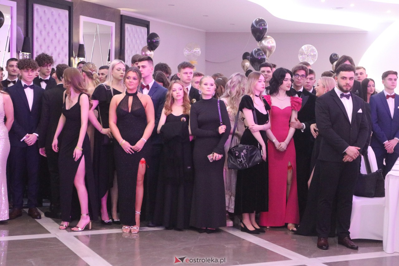 Studniówka II LO w Ostrołęce 2024 [10.02.2024] - zdjęcie #147 - eOstroleka.pl