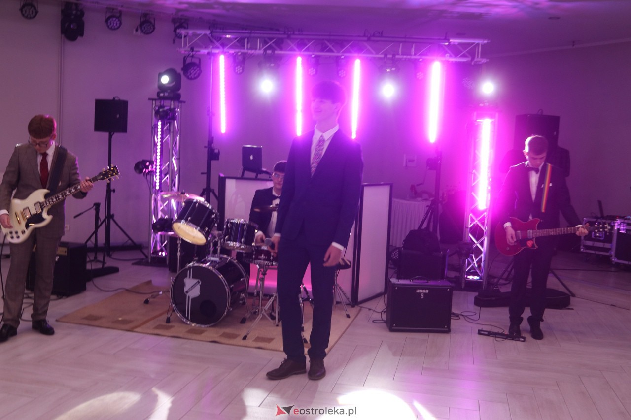 Studniówka II LO w Ostrołęce 2024 [10.02.2024] - zdjęcie #146 - eOstroleka.pl