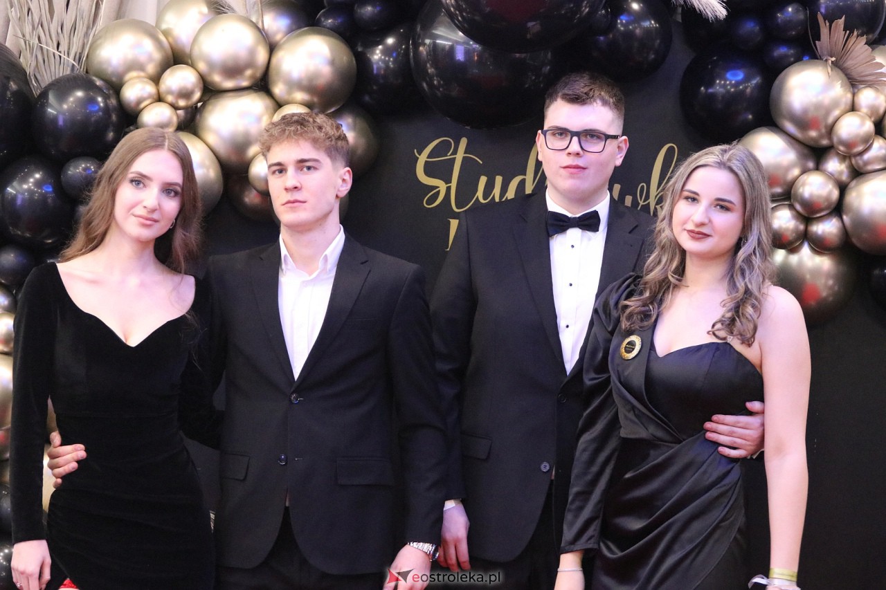 Studniówka II LO w Ostrołęce 2024 [10.02.2024] - zdjęcie #145 - eOstroleka.pl