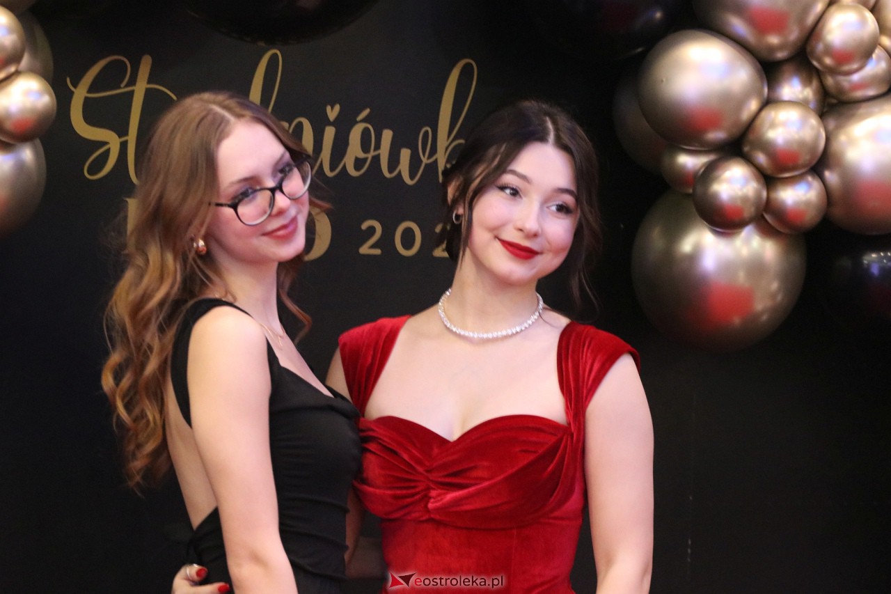 Studniówka II LO w Ostrołęce 2024 [10.02.2024] - zdjęcie #140 - eOstroleka.pl