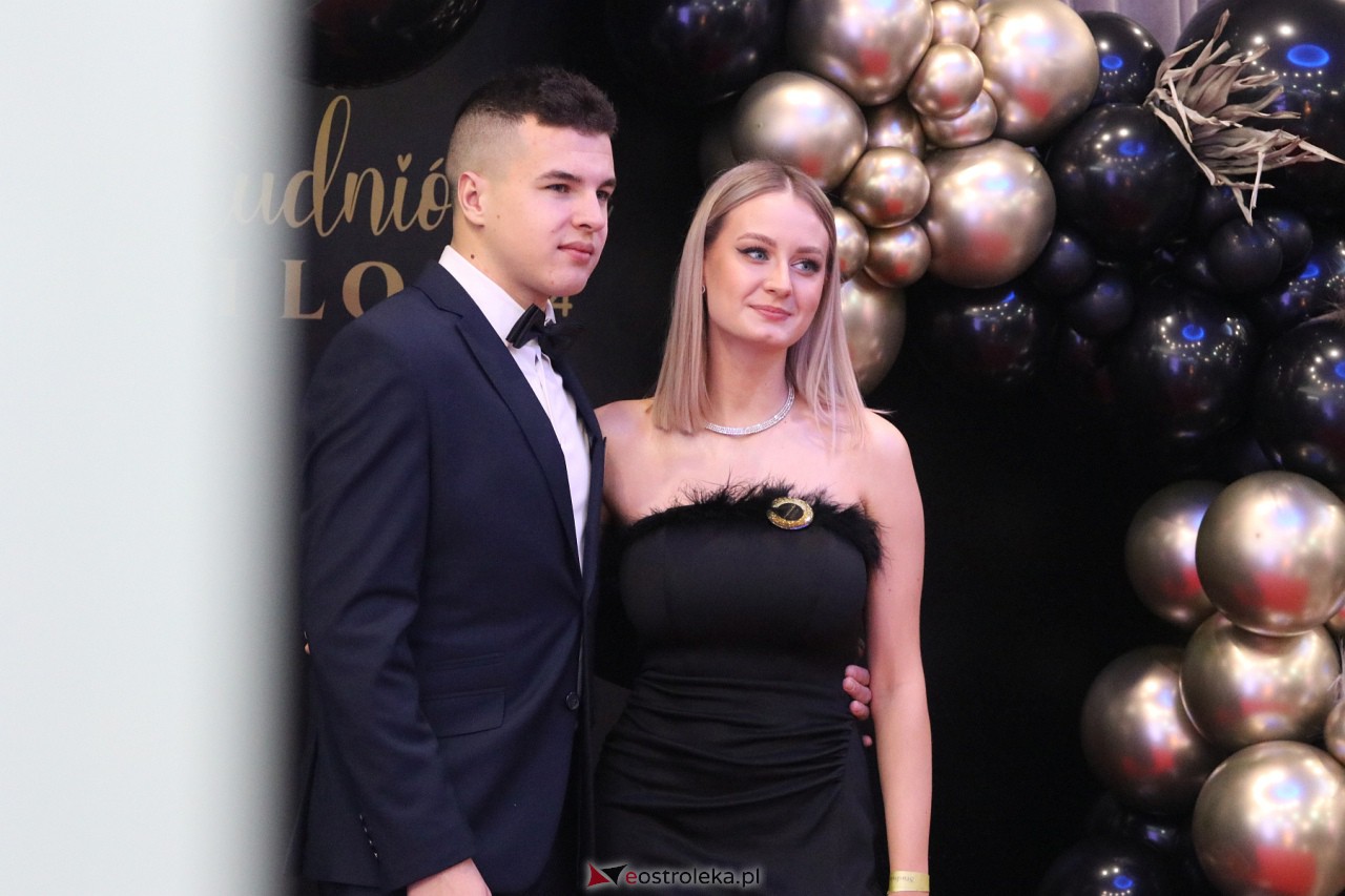 Studniówka II LO w Ostrołęce 2024 [10.02.2024] - zdjęcie #138 - eOstroleka.pl
