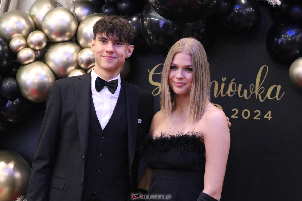 Studniówka II LO w Ostrołęce 2024 [10.02.2024] - zdjęcie #137 - eOstroleka.pl