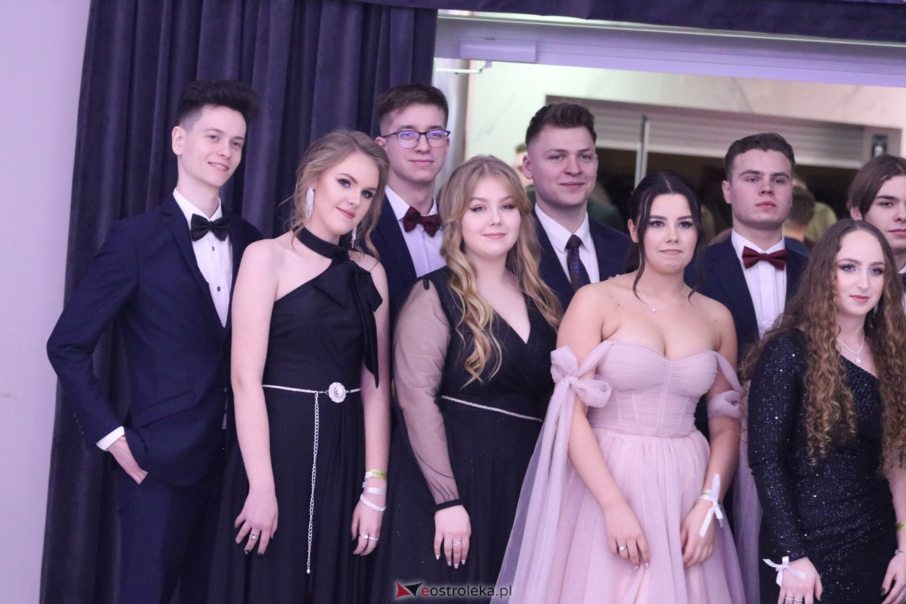 Studniówka II LO w Ostrołęce 2024 [10.02.2024] - zdjęcie #130 - eOstroleka.pl