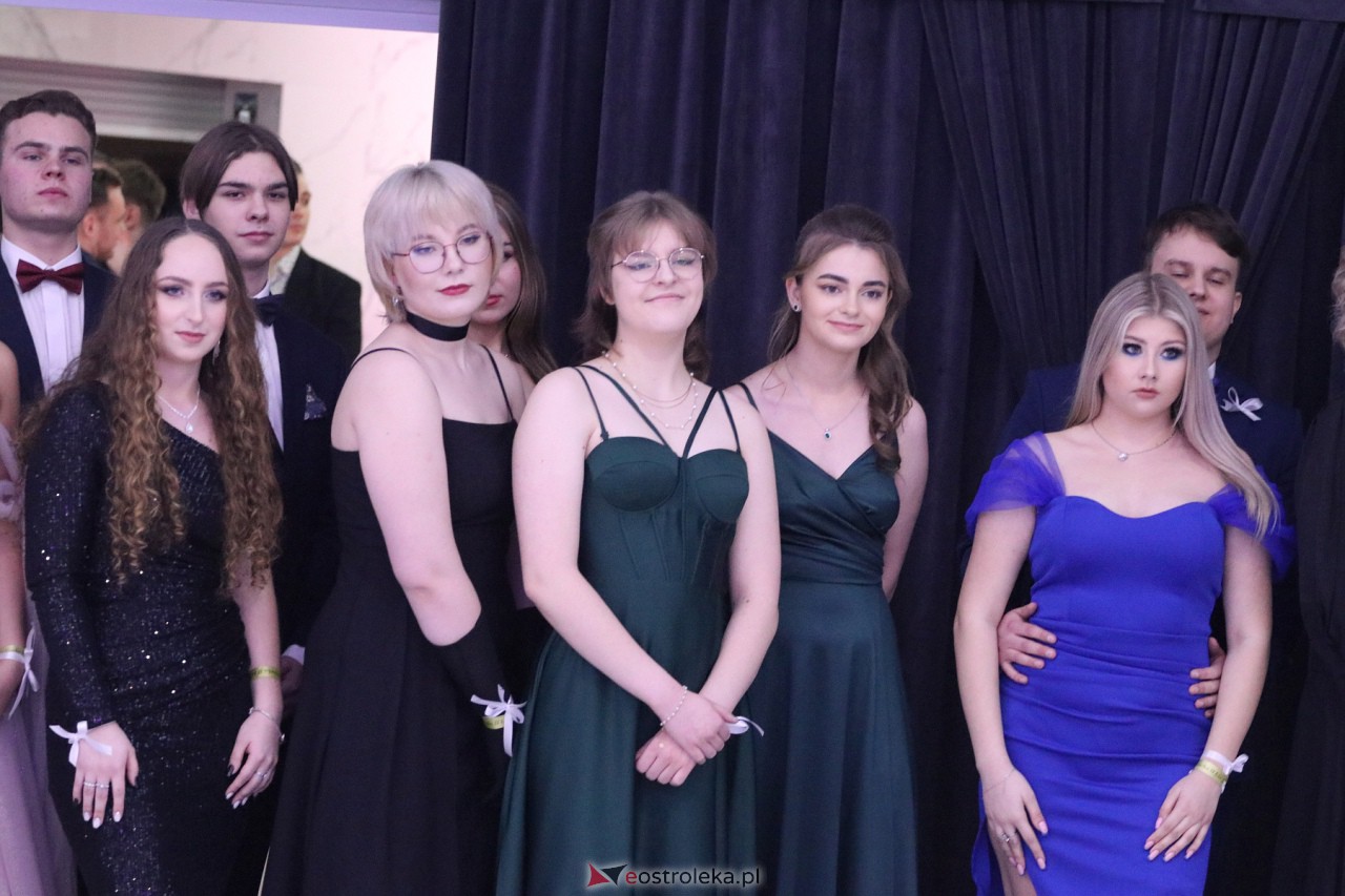 Studniówka II LO w Ostrołęce 2024 [10.02.2024] - zdjęcie #129 - eOstroleka.pl
