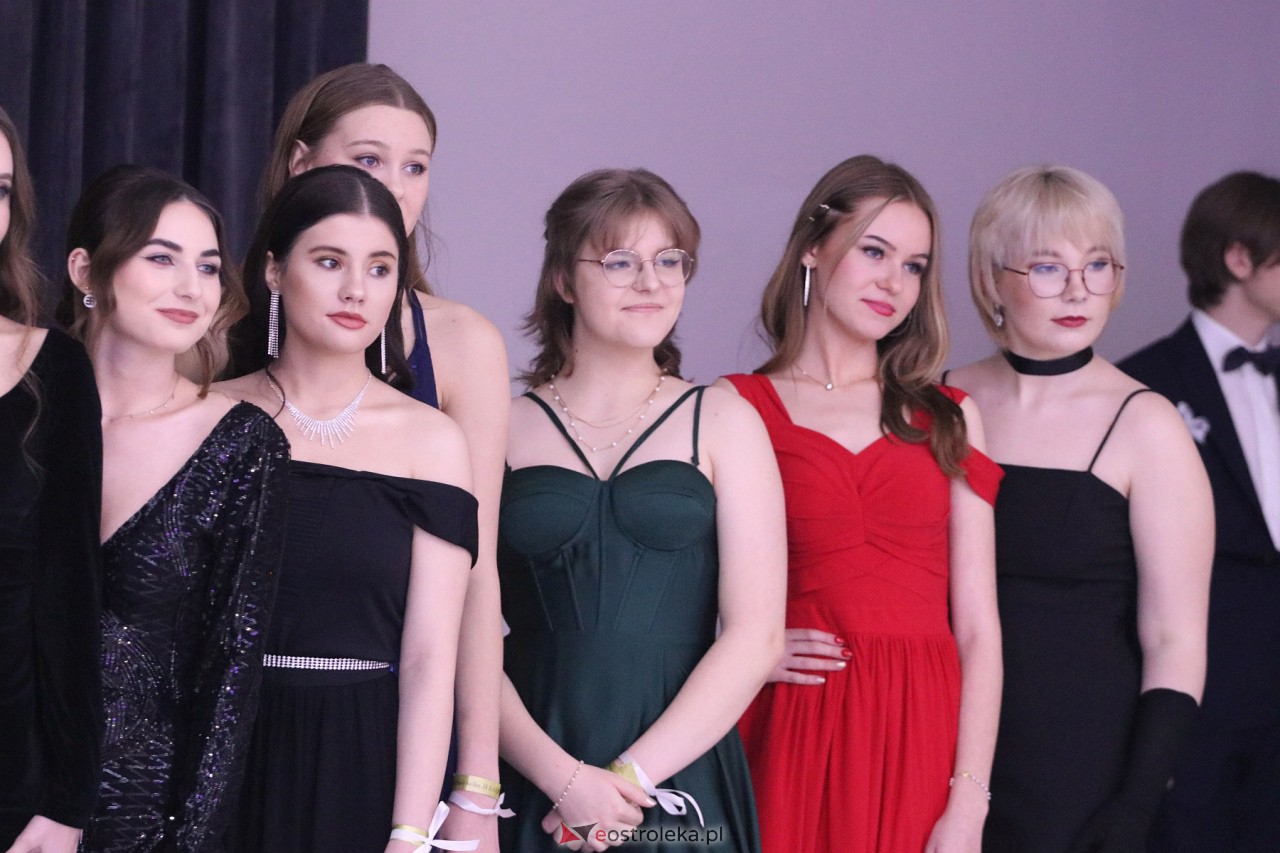 Studniówka II LO w Ostrołęce 2024 [10.02.2024] - zdjęcie #122 - eOstroleka.pl