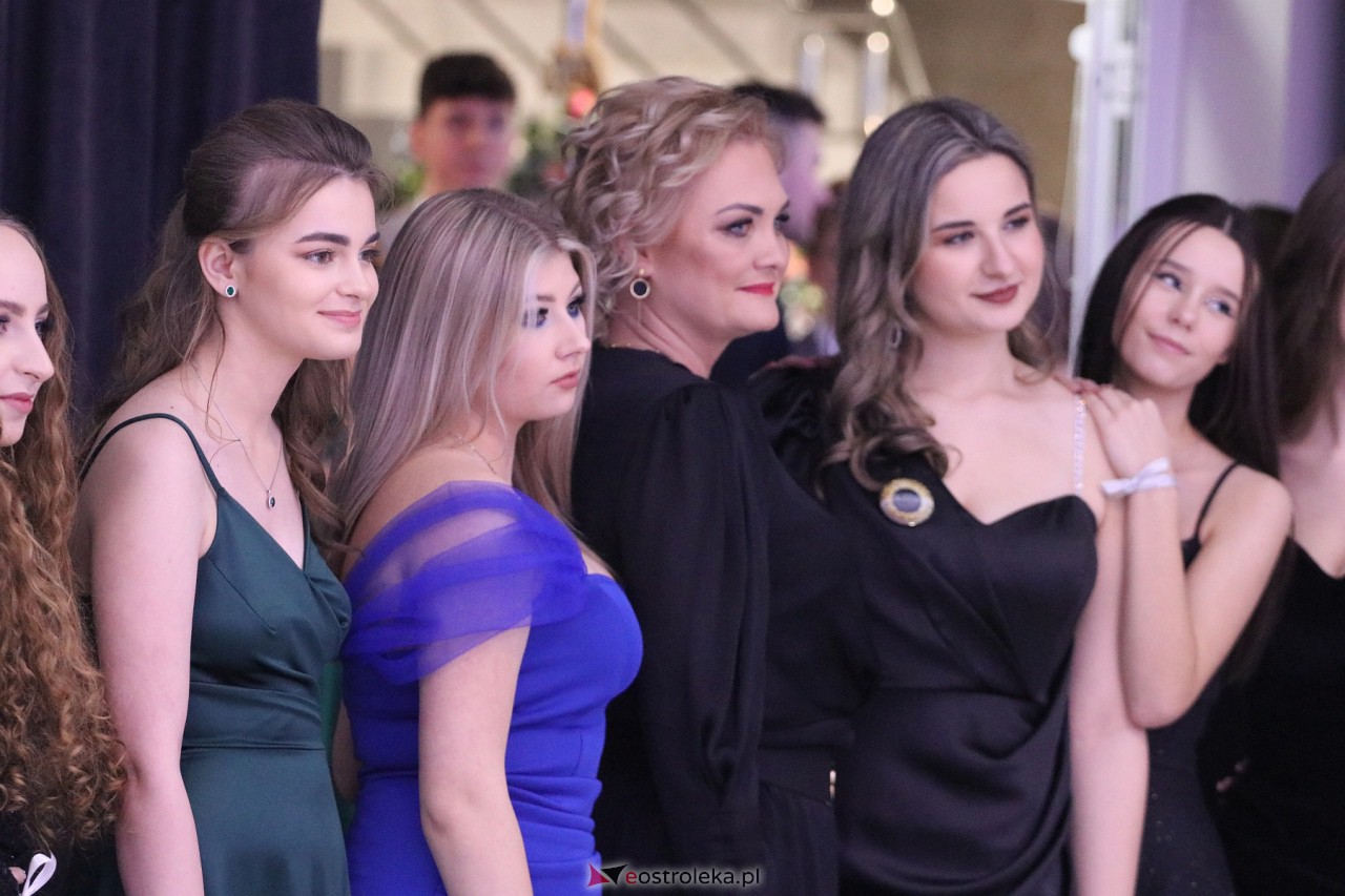 Studniówka II LO w Ostrołęce 2024 [10.02.2024] - zdjęcie #121 - eOstroleka.pl