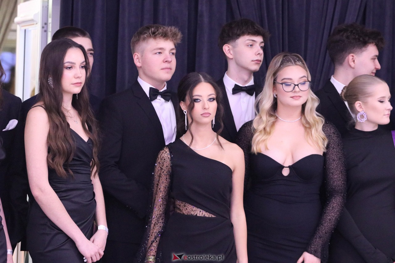 Studniówka II LO w Ostrołęce 2024 [10.02.2024] - zdjęcie #120 - eOstroleka.pl