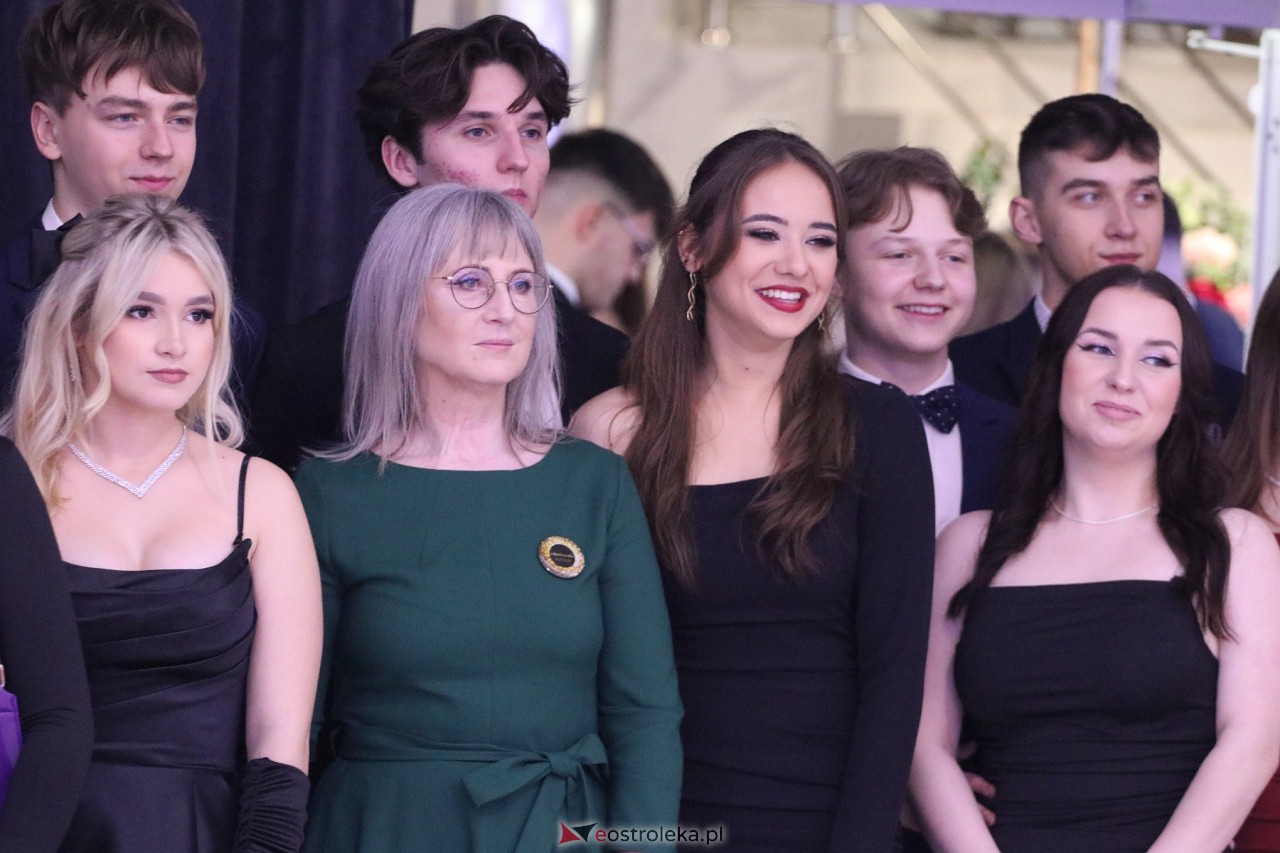 Studniówka II LO w Ostrołęce 2024 [10.02.2024] - zdjęcie #119 - eOstroleka.pl