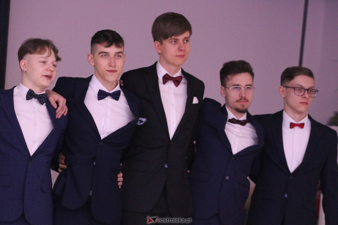 Studniówka II LO w Ostrołęce 2024 [10.02.2024] - zdjęcie #115 - eOstroleka.pl