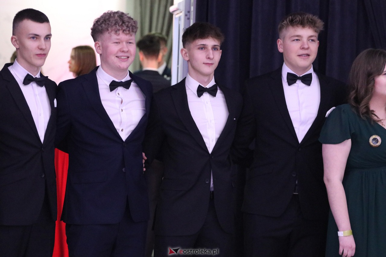 Studniówka II LO w Ostrołęce 2024 [10.02.2024] - zdjęcie #114 - eOstroleka.pl