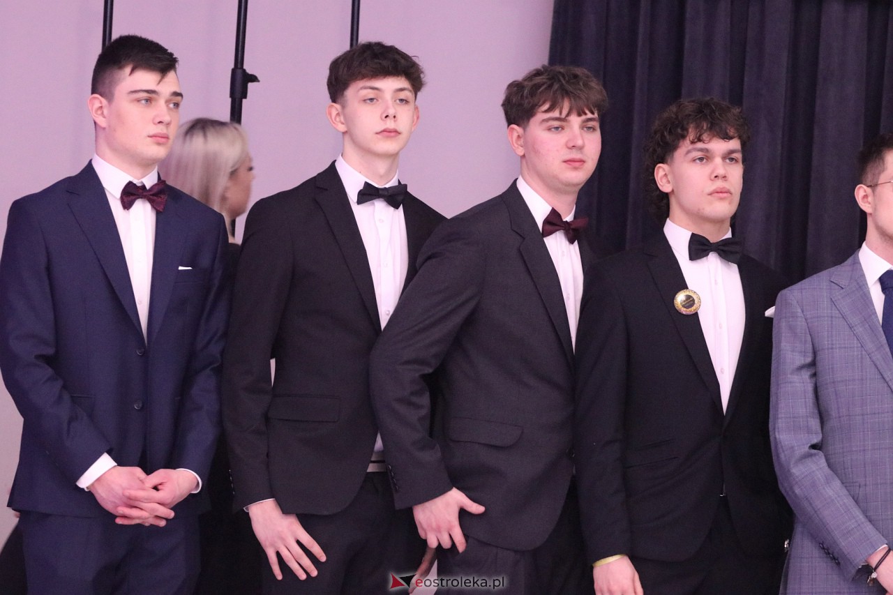 Studniówka II LO w Ostrołęce 2024 [10.02.2024] - zdjęcie #113 - eOstroleka.pl