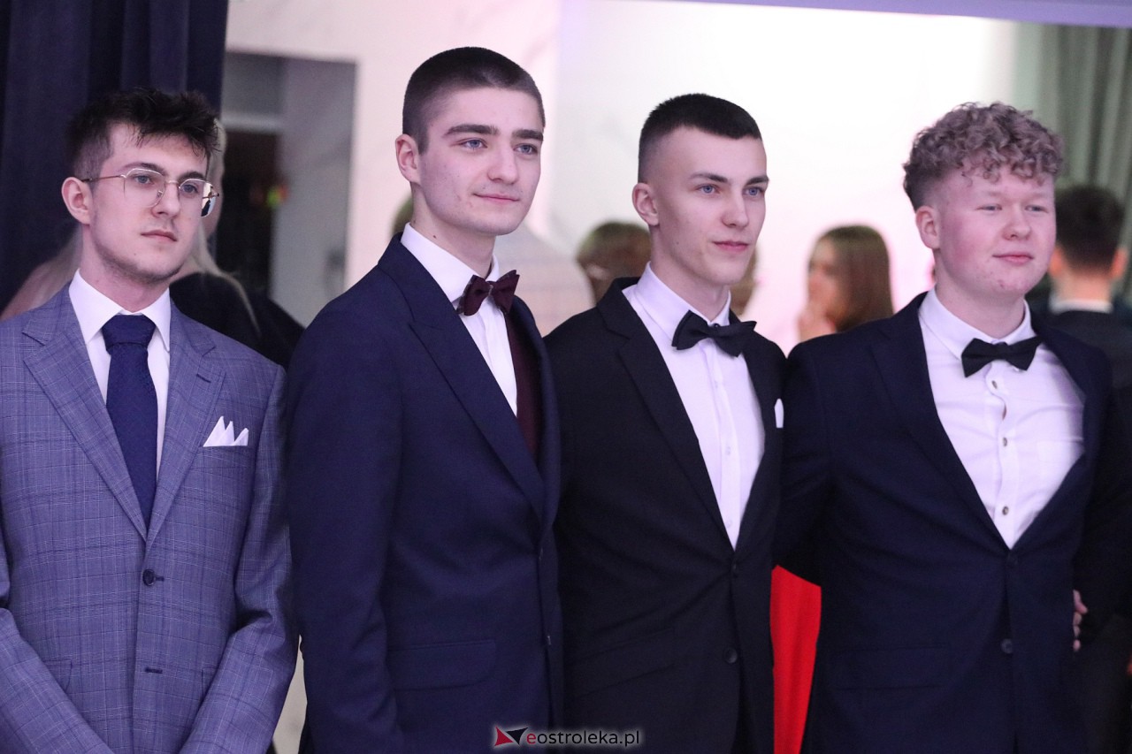 Studniówka II LO w Ostrołęce 2024 [10.02.2024] - zdjęcie #112 - eOstroleka.pl