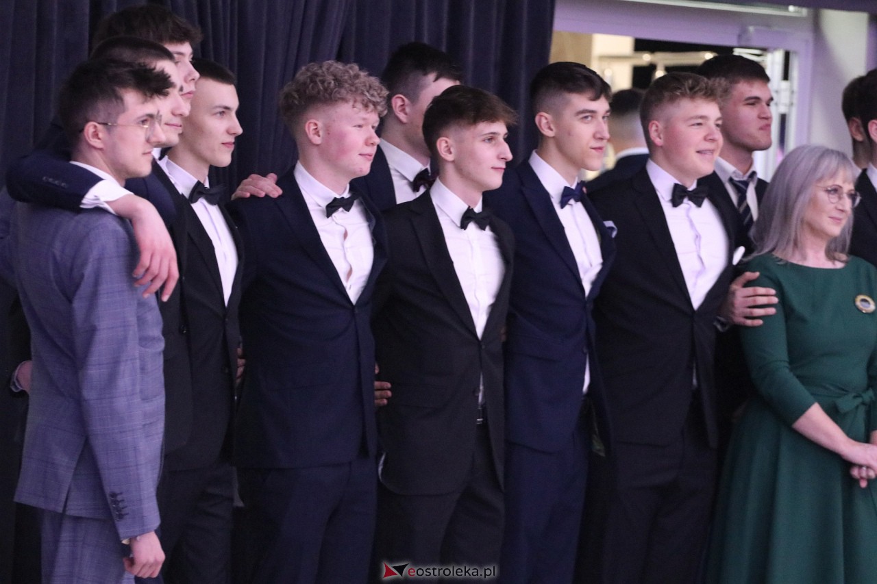 Studniówka II LO w Ostrołęce 2024 [10.02.2024] - zdjęcie #111 - eOstroleka.pl