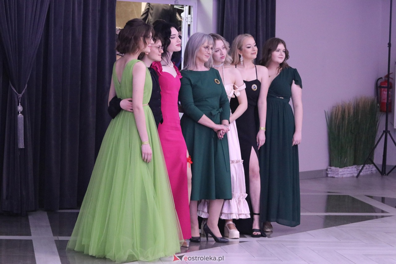 Studniówka II LO w Ostrołęce 2024 [10.02.2024] - zdjęcie #110 - eOstroleka.pl