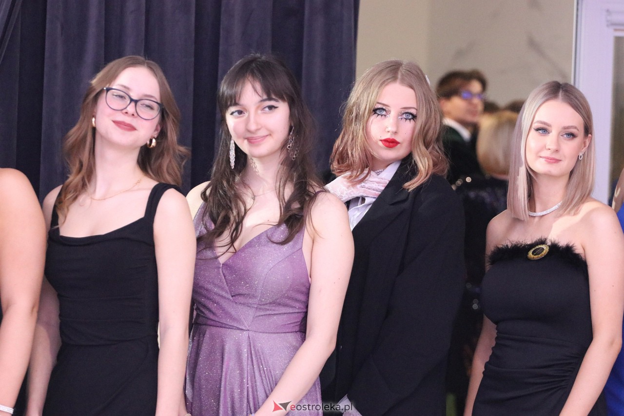 Studniówka II LO w Ostrołęce 2024 [10.02.2024] - zdjęcie #109 - eOstroleka.pl