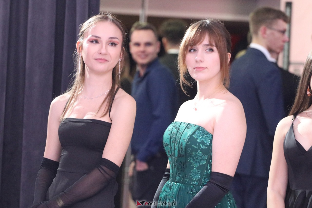 Studniówka II LO w Ostrołęce 2024 [10.02.2024] - zdjęcie #108 - eOstroleka.pl