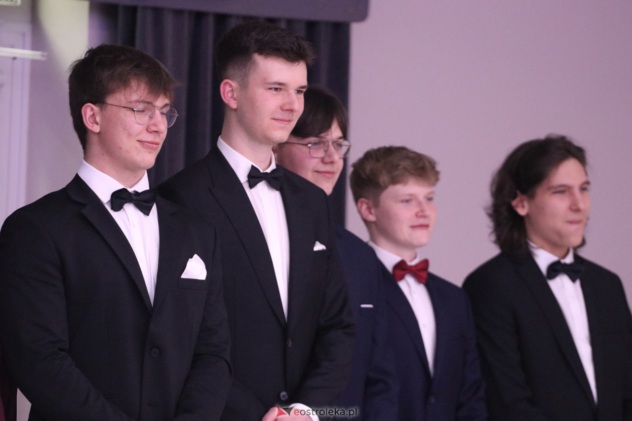 Studniówka II LO w Ostrołęce 2024 [10.02.2024] - zdjęcie #107 - eOstroleka.pl