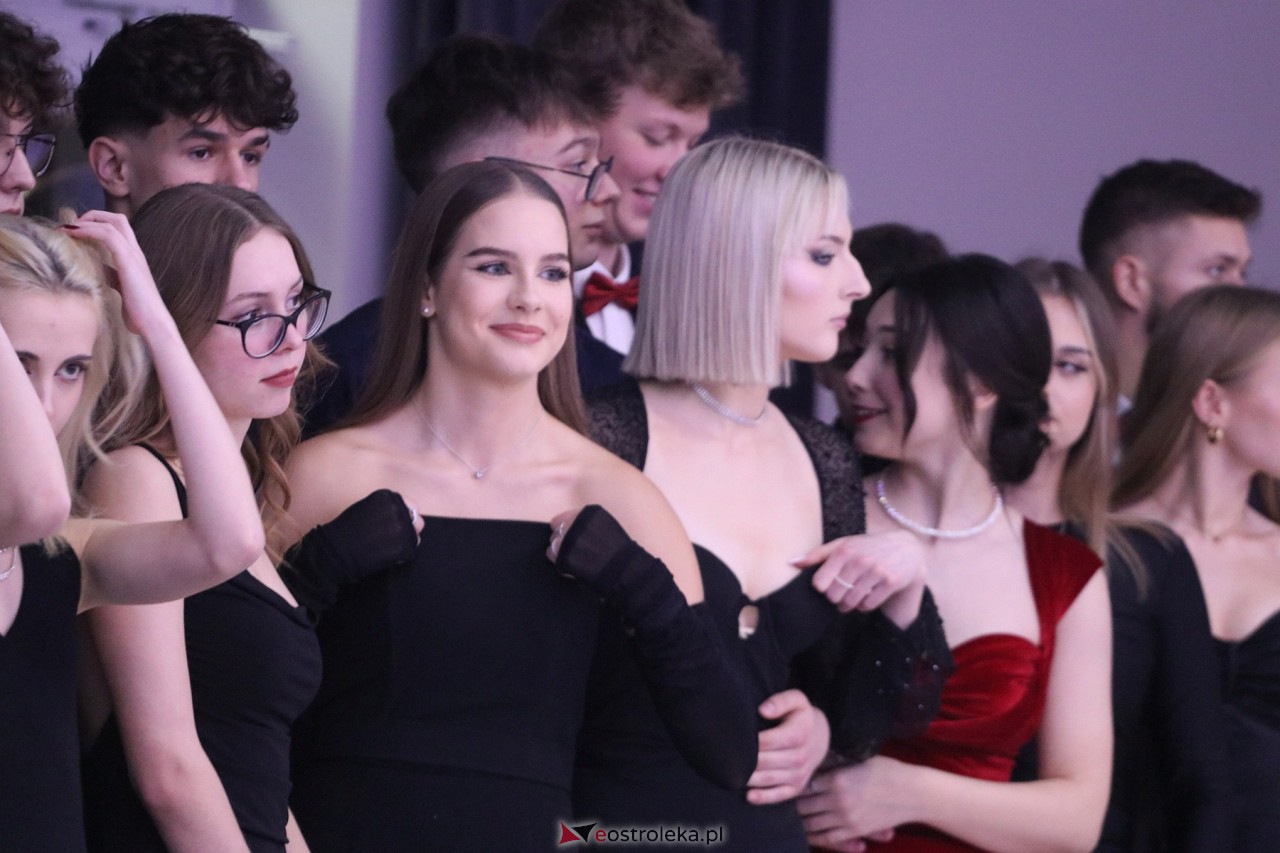 Studniówka II LO w Ostrołęce 2024 [10.02.2024] - zdjęcie #103 - eOstroleka.pl