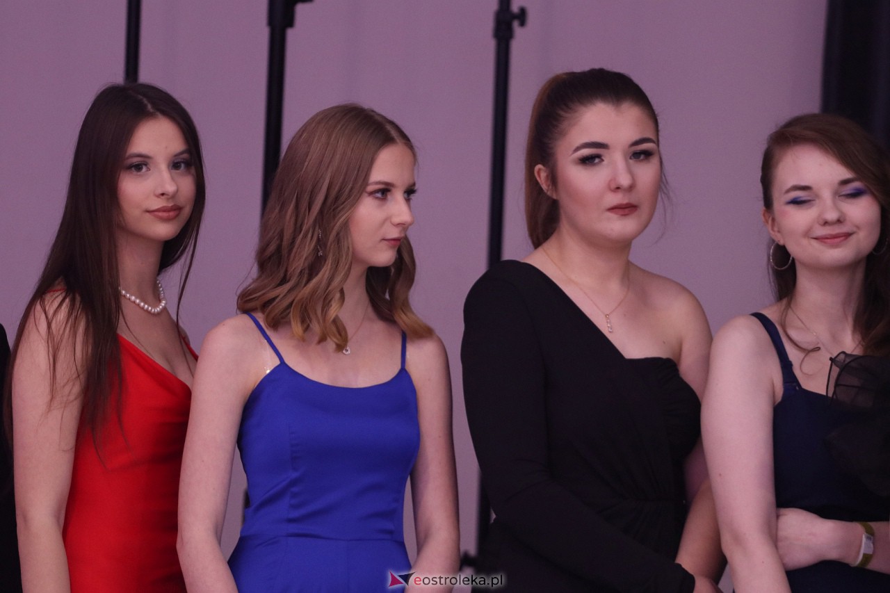 Studniówka II LO w Ostrołęce 2024 [10.02.2024] - zdjęcie #101 - eOstroleka.pl