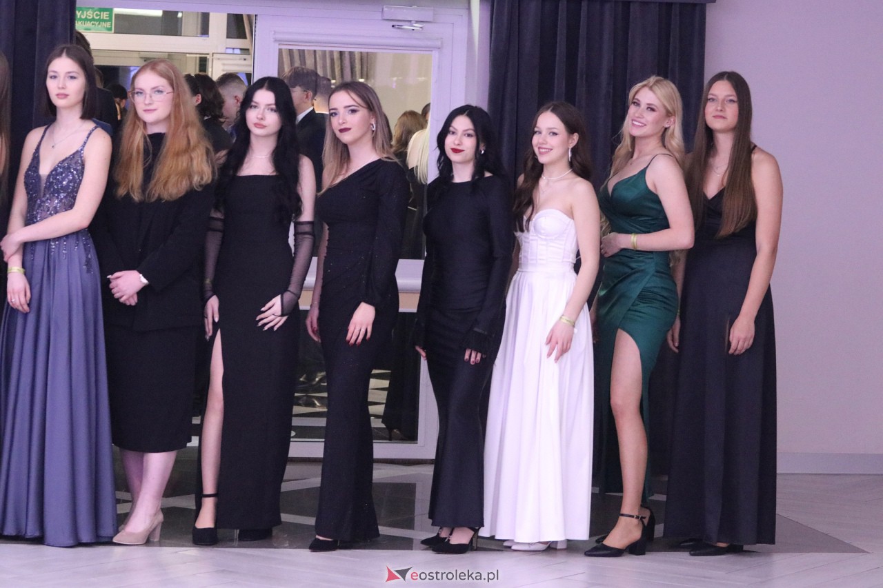 Studniówka II LO w Ostrołęce 2024 [10.02.2024] - zdjęcie #100 - eOstroleka.pl