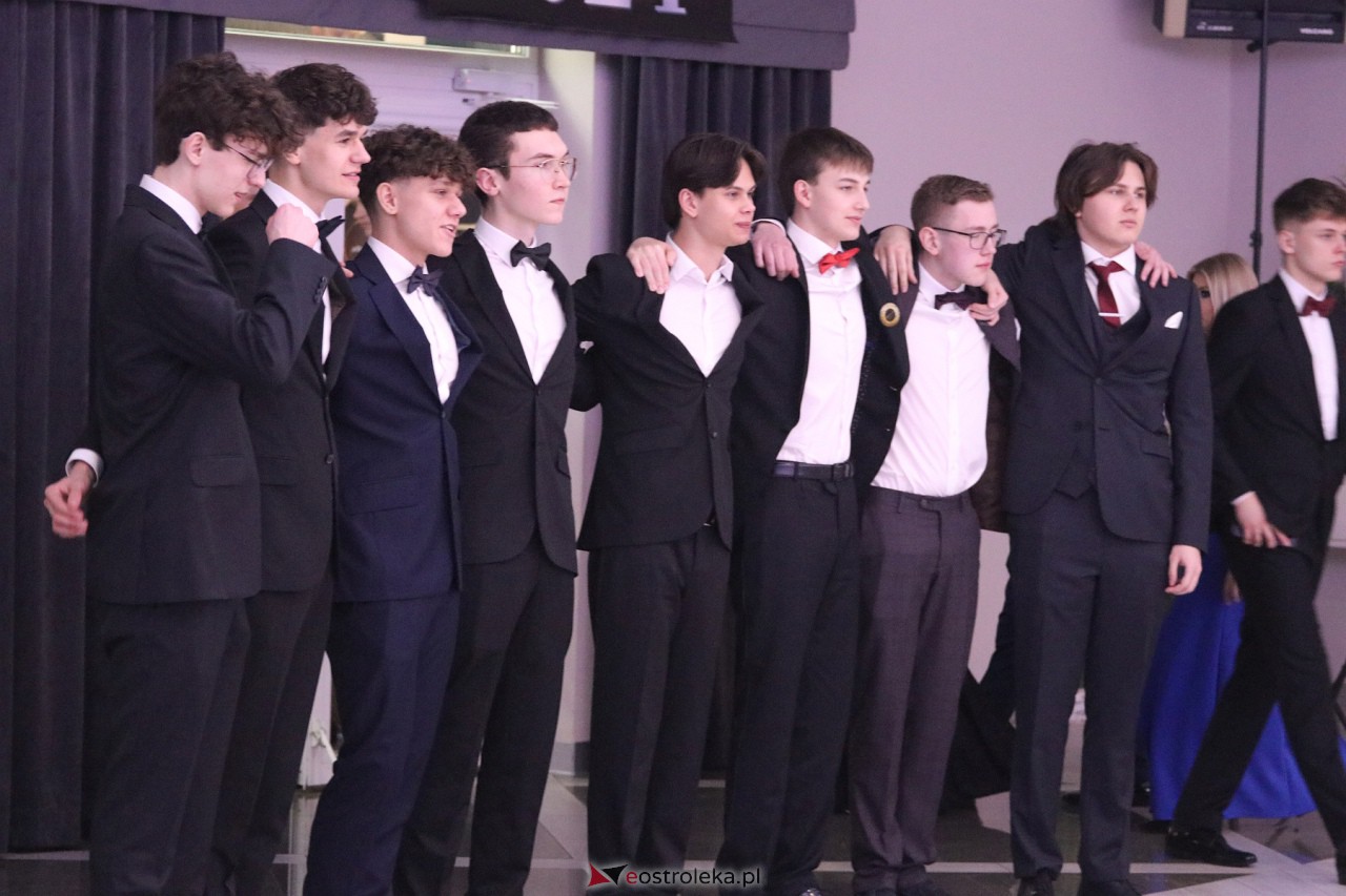 Studniówka II LO w Ostrołęce 2024 [10.02.2024] - zdjęcie #98 - eOstroleka.pl