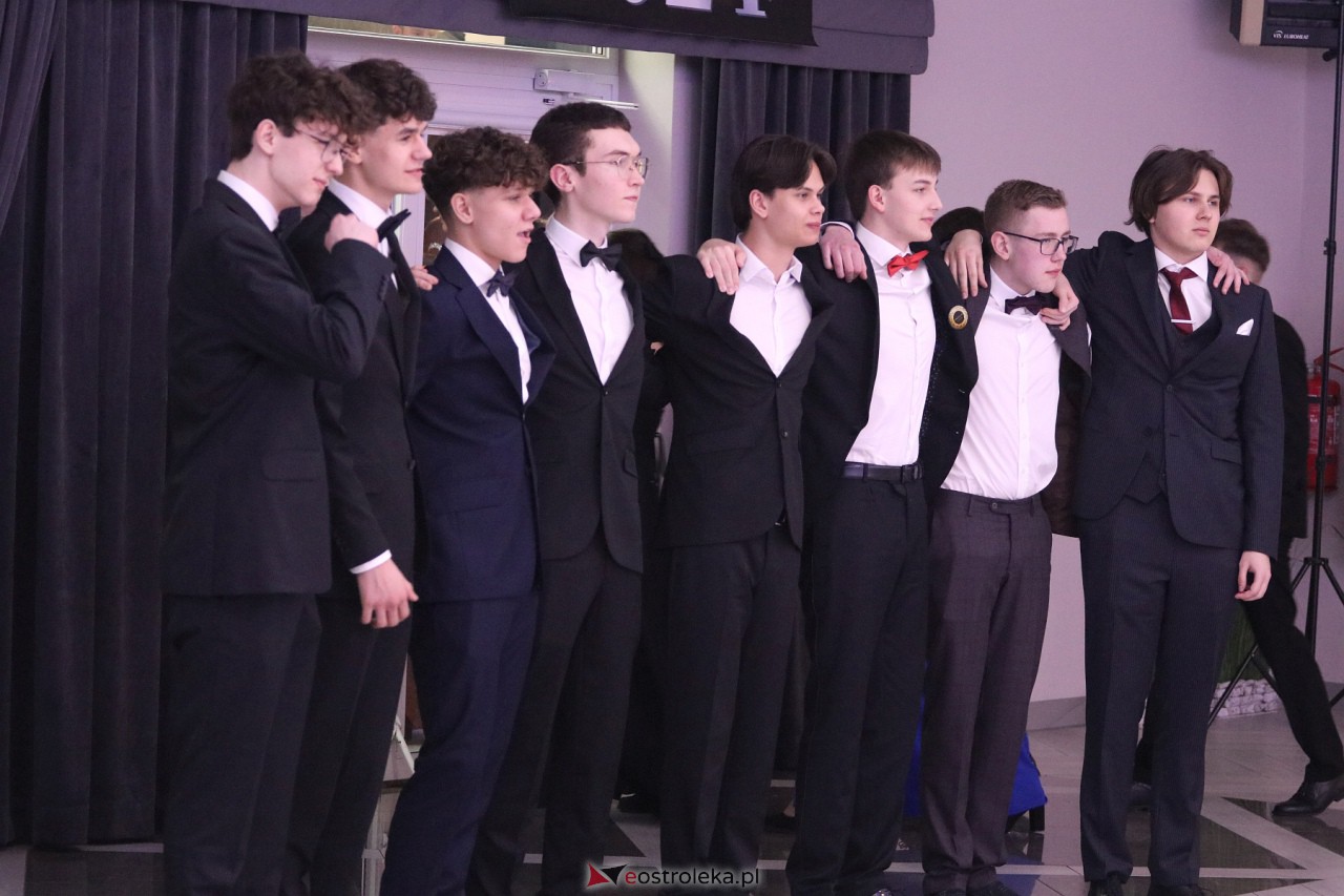 Studniówka II LO w Ostrołęce 2024 [10.02.2024] - zdjęcie #97 - eOstroleka.pl