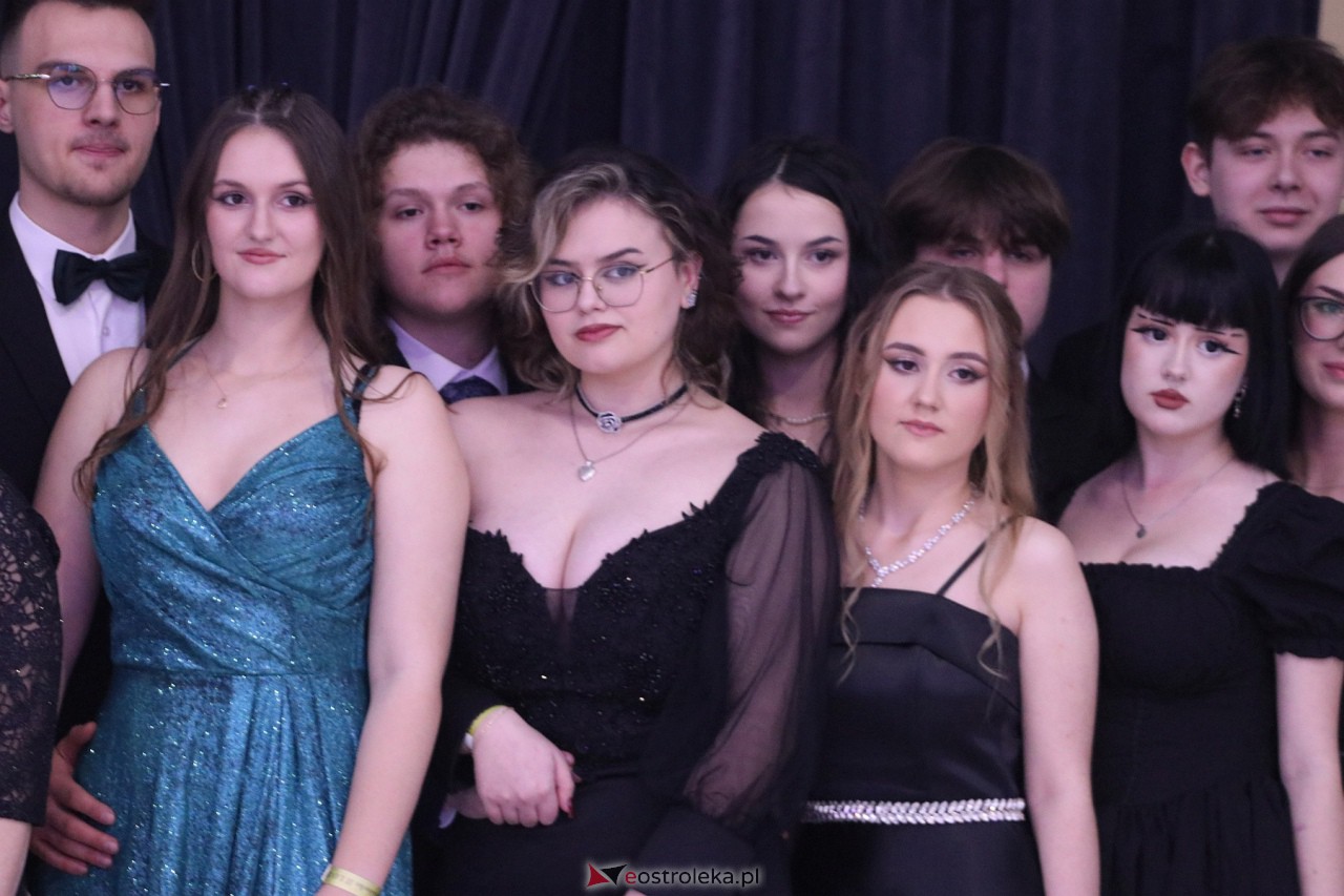Studniówka II LO w Ostrołęce 2024 [10.02.2024] - zdjęcie #93 - eOstroleka.pl