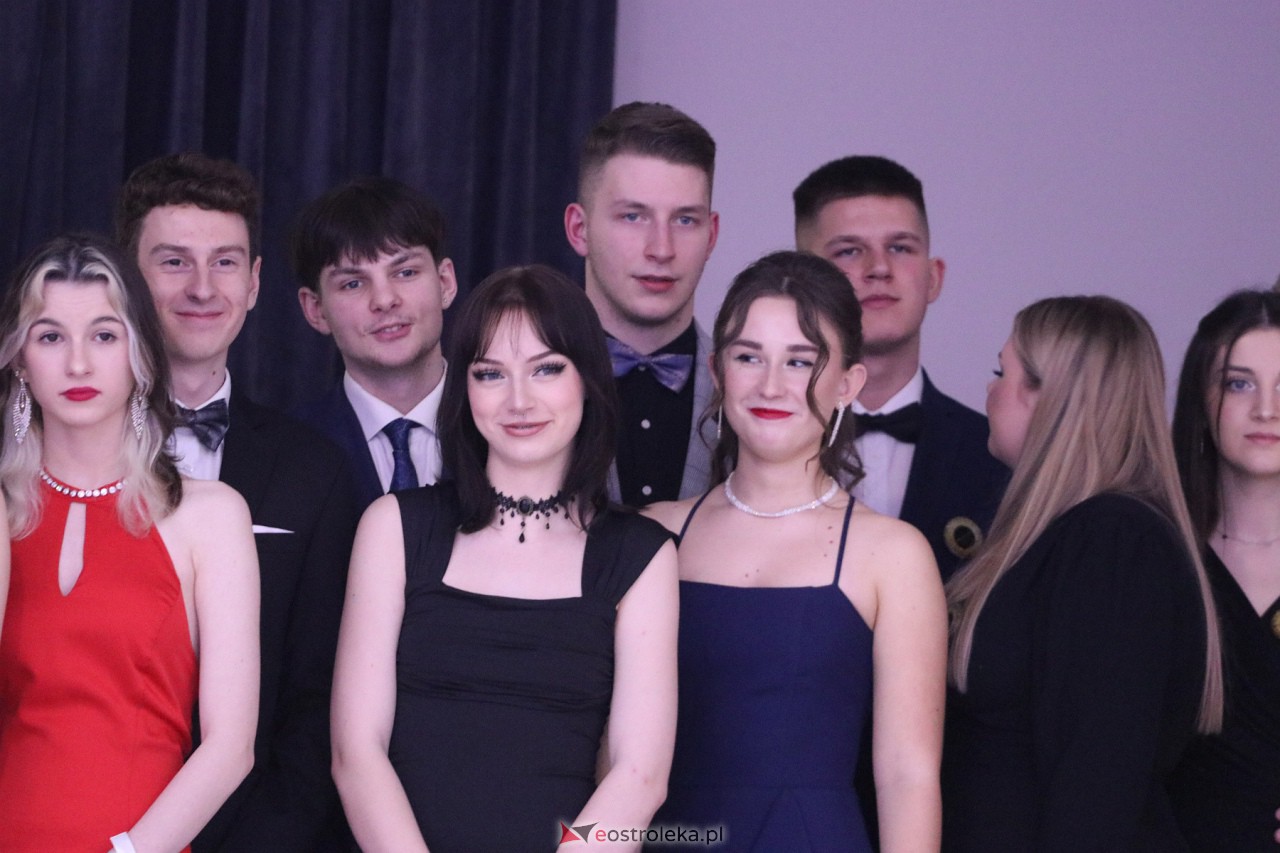 Studniówka II LO w Ostrołęce 2024 [10.02.2024] - zdjęcie #92 - eOstroleka.pl
