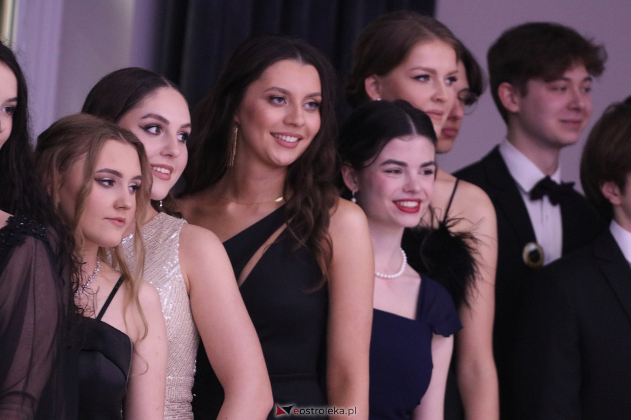 Studniówka II LO w Ostrołęce 2024 [10.02.2024] - zdjęcie #89 - eOstroleka.pl