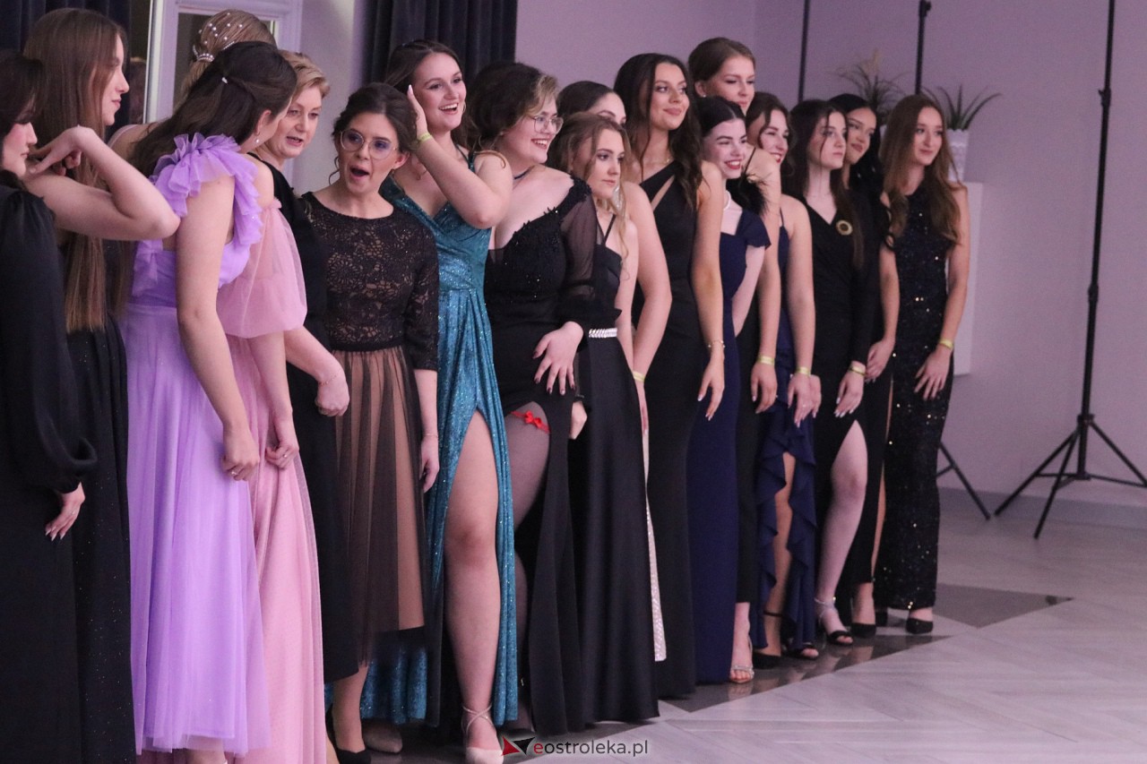 Studniówka II LO w Ostrołęce 2024 [10.02.2024] - zdjęcie #88 - eOstroleka.pl