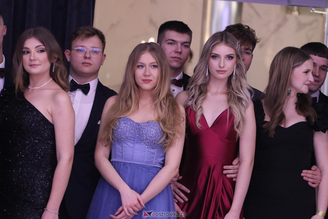 Studniówka II LO w Ostrołęce 2024 [10.02.2024] - zdjęcie #82 - eOstroleka.pl