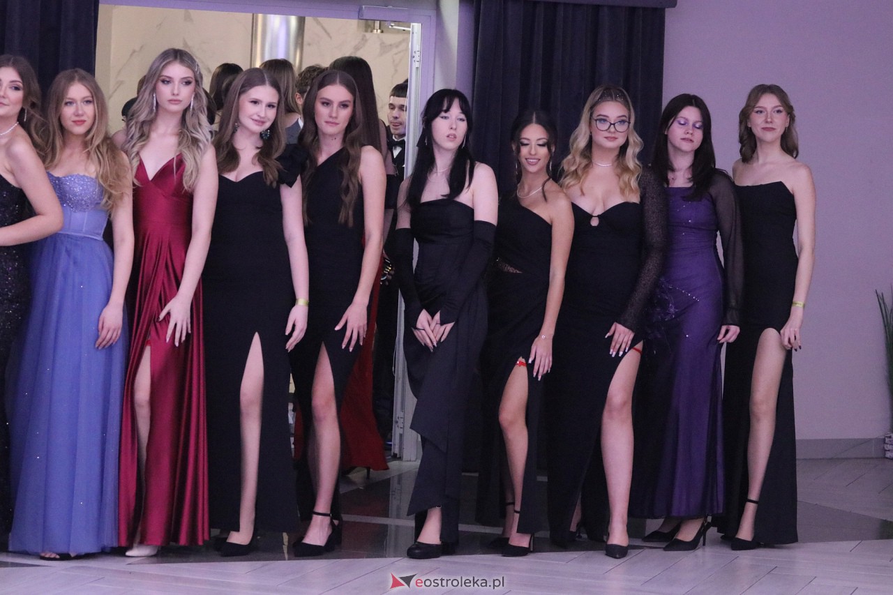 Studniówka II LO w Ostrołęce 2024 [10.02.2024] - zdjęcie #81 - eOstroleka.pl